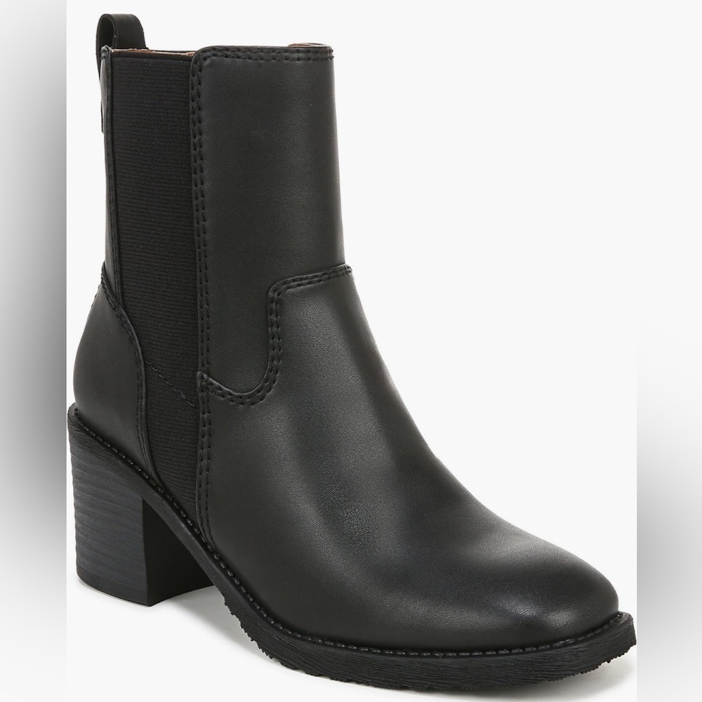 Zodiac Claret Bootie in Black Women’s Size 9M